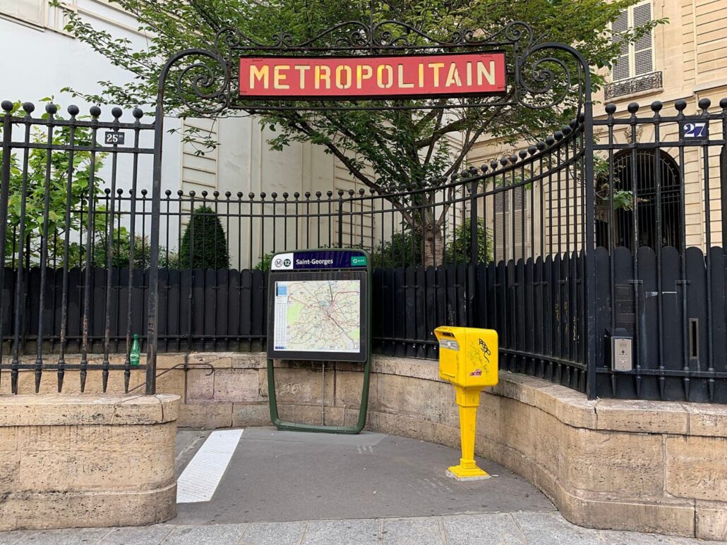 Entrée de la station de métro Saint-Georges Paris