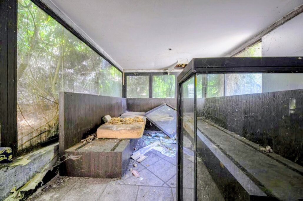 2009-05-04_Discothèque _abandonnee_Romagnano-Italie_ll-Maneggio_16~2