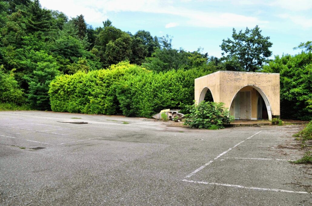 2009-05-04_Discothèque _abandonnee_Romagnano-Italie_ll-Maneggio_3~2