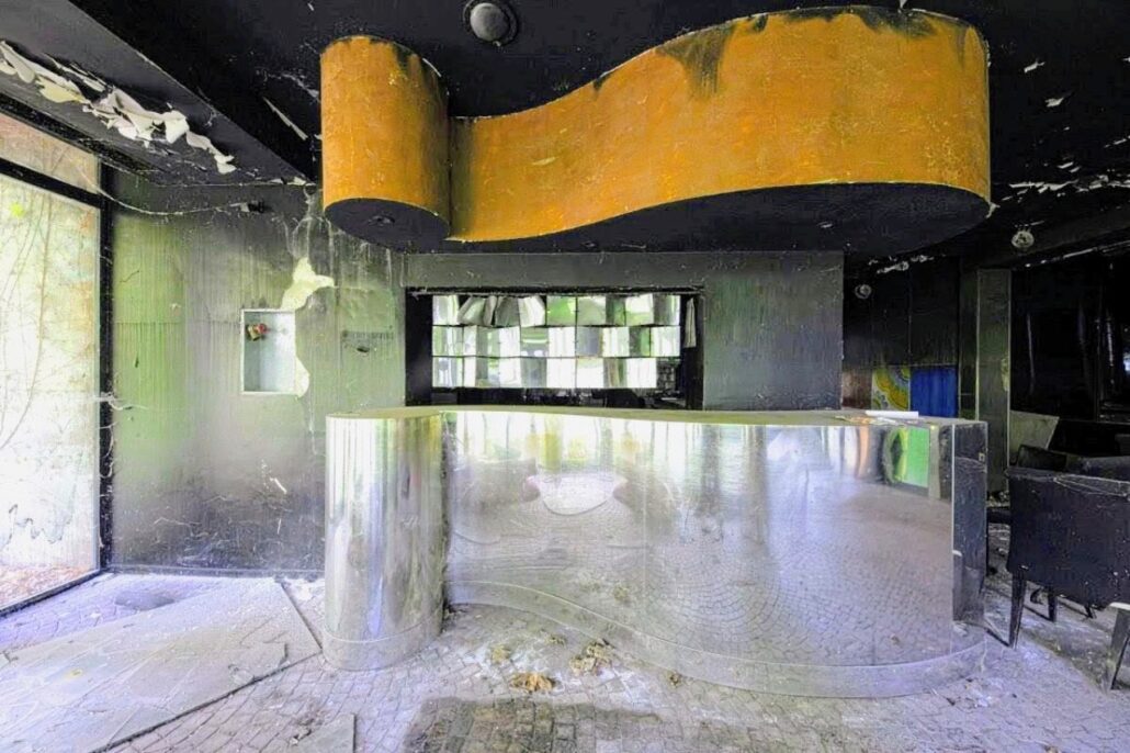 2009-05-04_Discothèque _abandonnee_Romagnano-Italie_ll-Maneggio_5~5