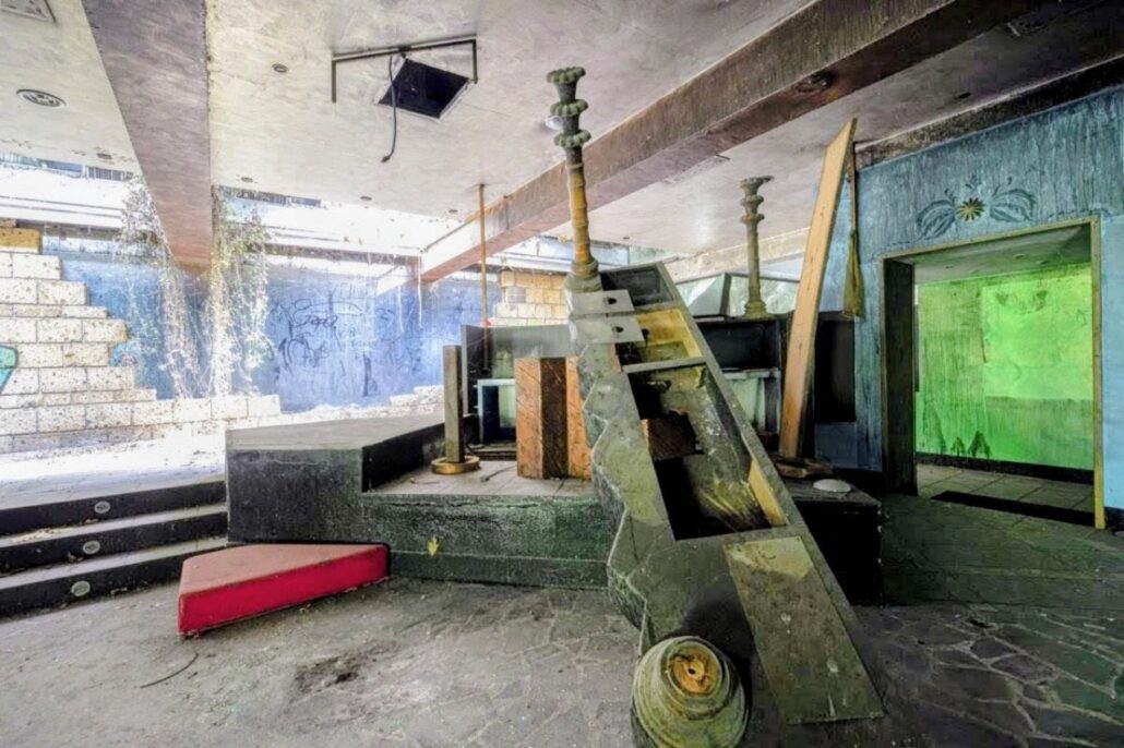 2009-05-04_Discothèque _abandonnee_Romagnano-Italie_ll-Maneggio_6~2