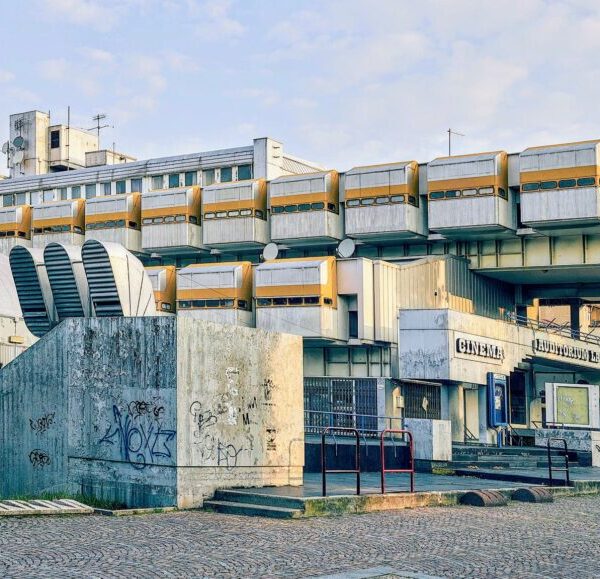 The La Serra Complex