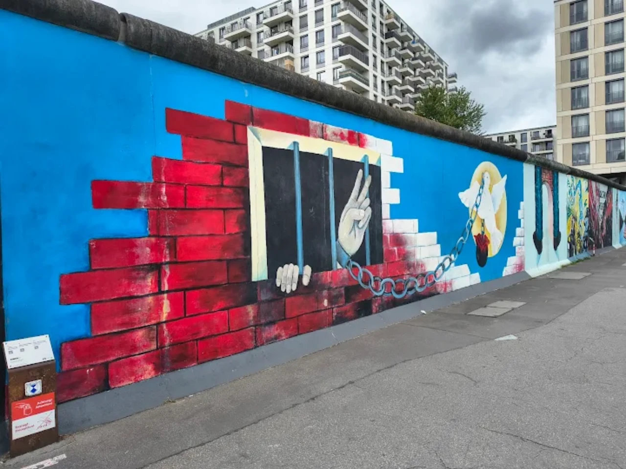 2009_Bar 25 berges de la Spree_East Side Gallery_Allemagne_berlin_26