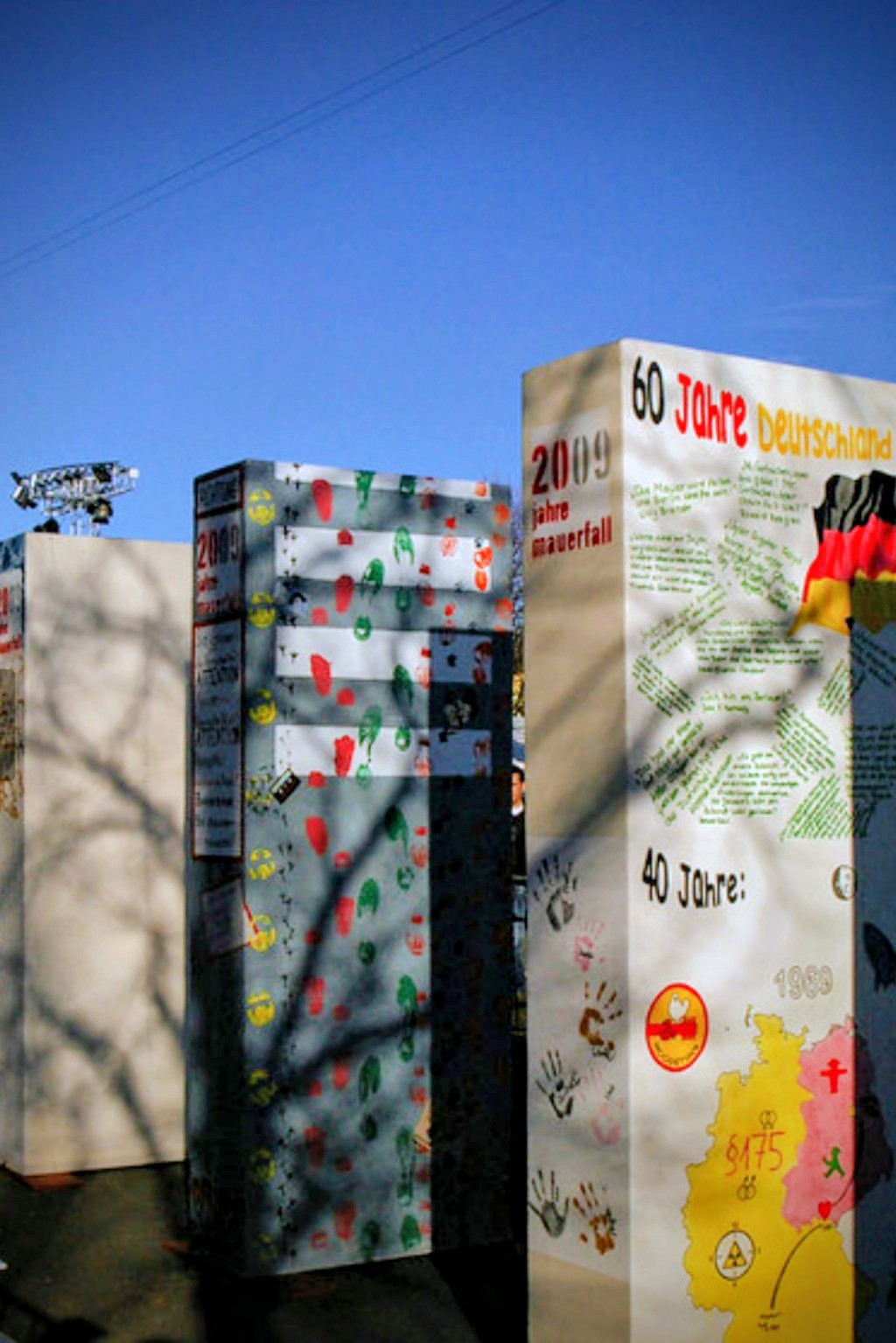 IMG_2009-11-07_dominos_géants_en _polystyrène_Berlin_20-eme anniversaire_de_la_chute_du_mur_2009_4