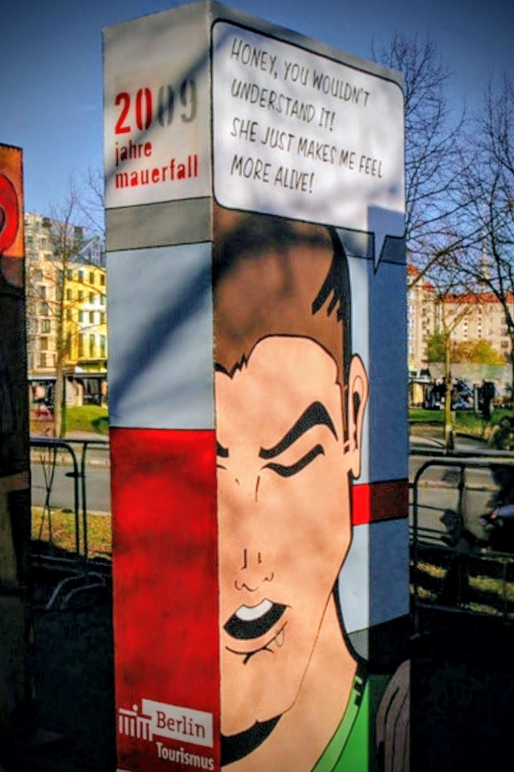 IMG_2009-11-07_dominos_géants_en _polystyrène_Berlin_20-eme anniversaire_de_la_chute_du_mur_2009_7