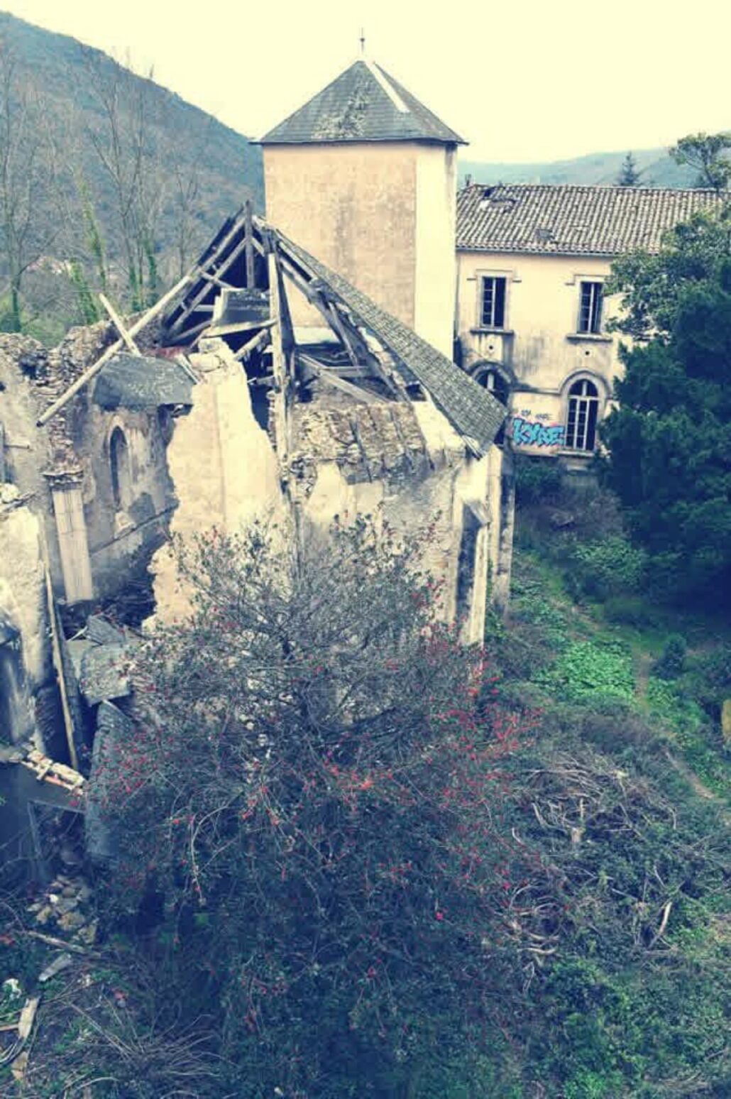 2015-06-20_Urbex–l-Abbaye-Collège-d-Ardouane_2