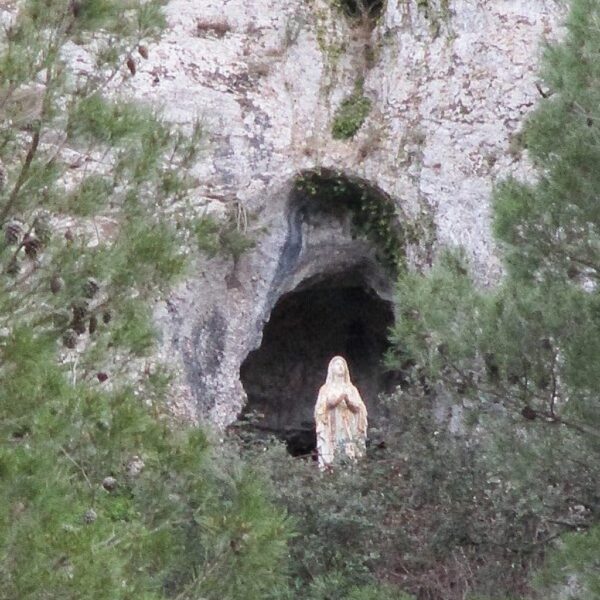 La grotte de la Vierge de Cruque