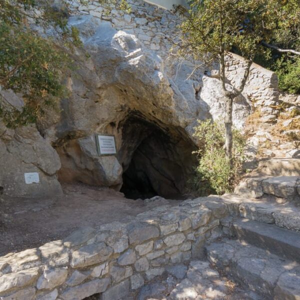 La grotte de Saint-Salvayre de la chapelle des Auzils