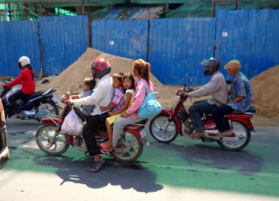 Au Cambodge le scooter c’est primordial.