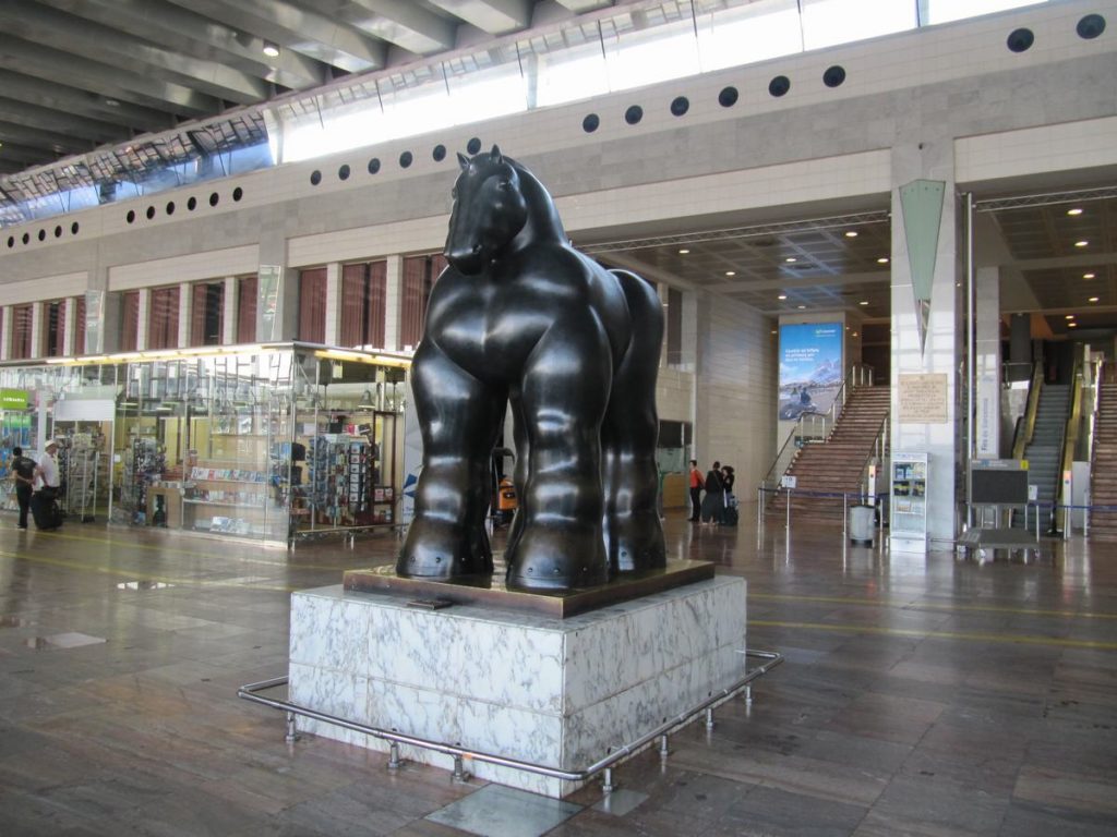Le Cheval de Botero dans l’aéroport de Barcelone