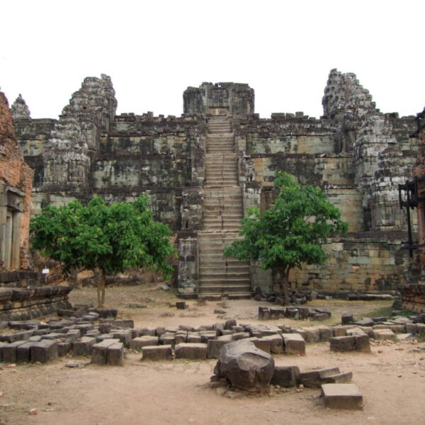 *Temple de Phnom Bakheng