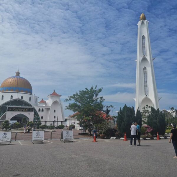 Straits Mosque Melaka Malaisie