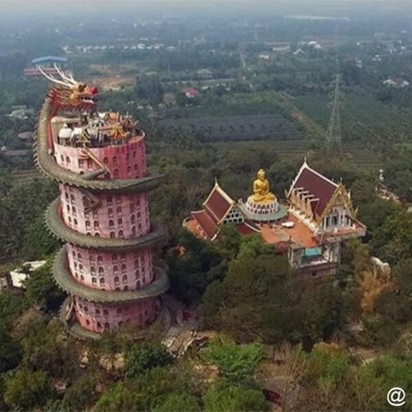 Un temple bouddhiste de 17 étages