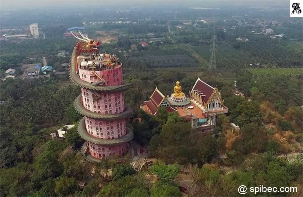 Un temple bouddhiste de 17 étages