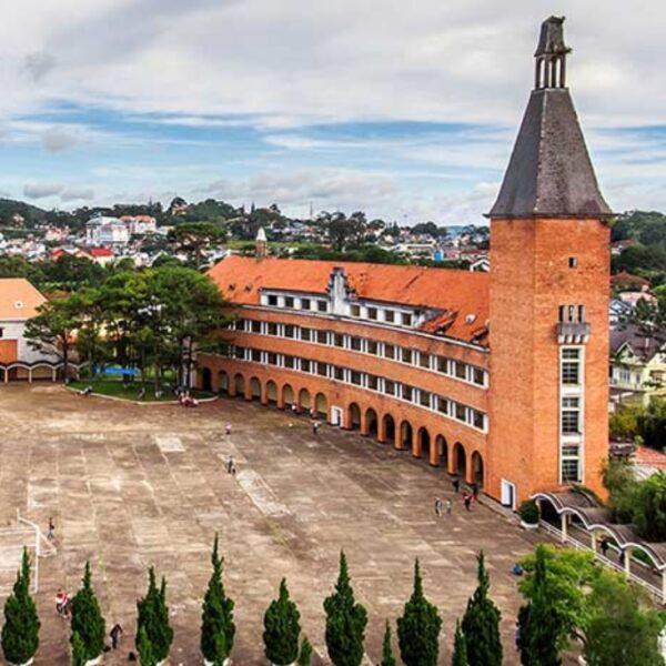 L’ancien Lycée Français Yersin – Da Lat