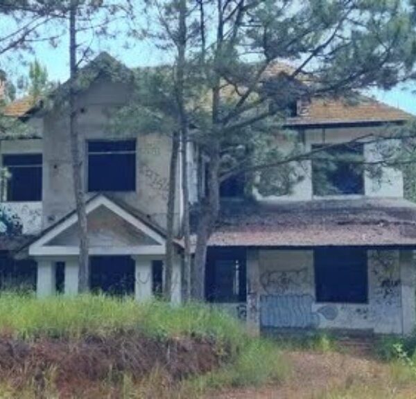 Villas abandonnées autour du lac Tuyen Lam, à Da Lat