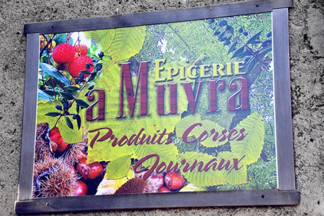 Épicerie très bien fournie en produit de la région