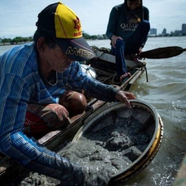 Les Chasseurs De Trésors Du Chao Phraya