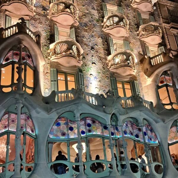 03) Casa Batllò Barcelone – Antoni Gaudi
