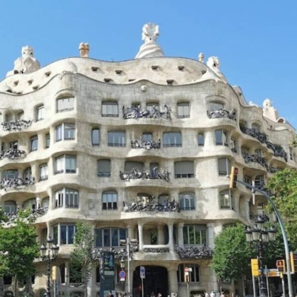 04) Casa Mila ou Pedrerà Barcelone – Antoni Gaudi