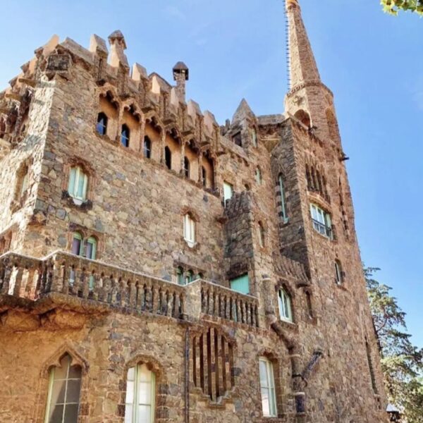 09) Torre Bellesguard Barcelone – Antoni Gaudi