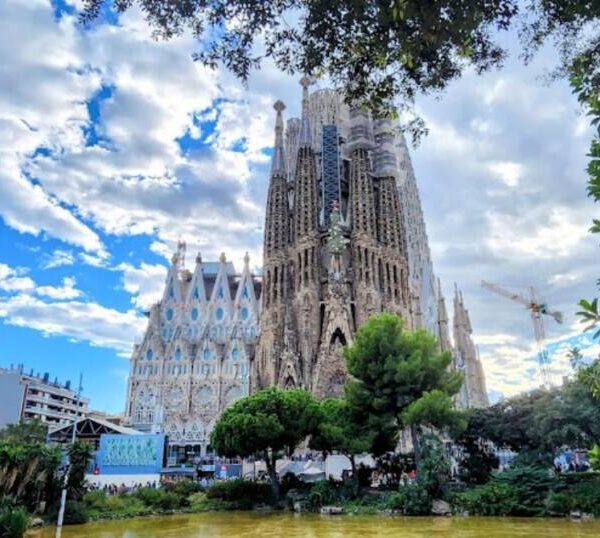 05) La Sagrada Familia Barcelone – Antoni Gaudi