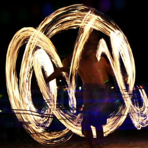 Fire Show : jongleurs de feu à Phi Phi