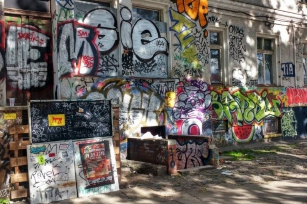 2009_Raw-Gelände_street-art_clubbing_cinéma_de_plein_air_Berlin_Allemagne_16