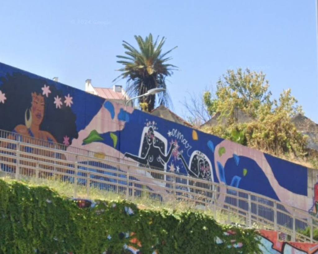 street_art_espace végétalisé en pente longe la Rua Gualdim Pais_Estrada_de_Chelas—Lisbonne_5