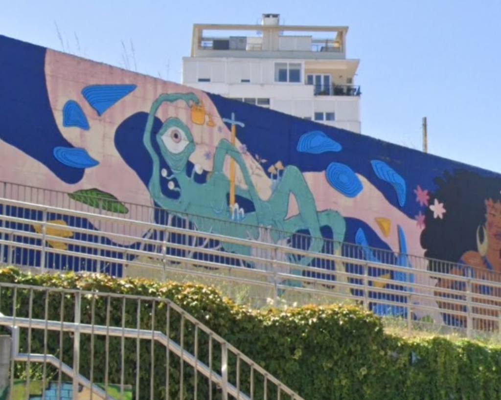 street_art_espace végétalisé en pente longe la Rua Gualdim Pais_Estrada_de_Chelas—Lisbonne_6