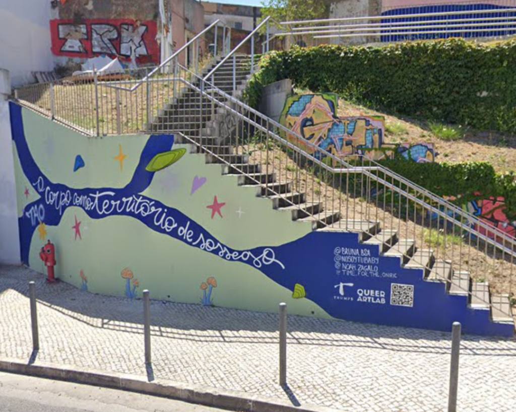 street_art_espace végétalisé en pente longe la Rua Gualdim Pais_Estrada_de_Chelas—Lisbonne_7